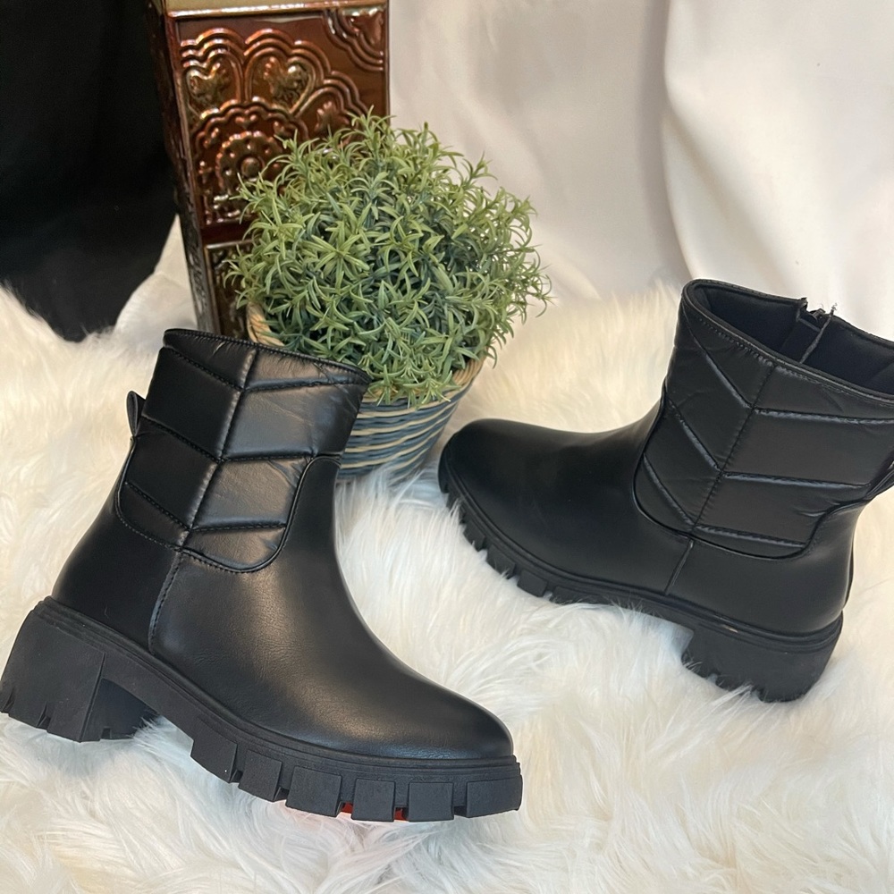 Black snow Boots